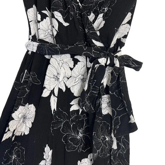 Aqua Black and White Floral Jumpsuit Size Small Draped V Neck Sleeveless Pants - Picture 5 of 10